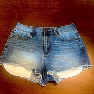 Rewash Brand Shortie denim shorts. Size 7/28. (Juniors Size)